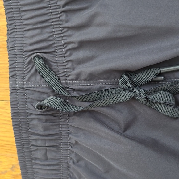 FILA BRAND WOMENS GRAY AND ORANGE ATHLETIC SHORTS SIZE LARGE - Picture 3 of 14